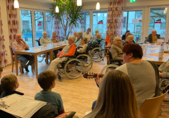 Gelungene Zusammenarbeit: Integrative Kita der Lebenshilfe Kusel und Haus im Glantal singen gemeinsam Weihnachtslieder!